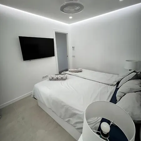 Lucy, Malibu Park אדחה