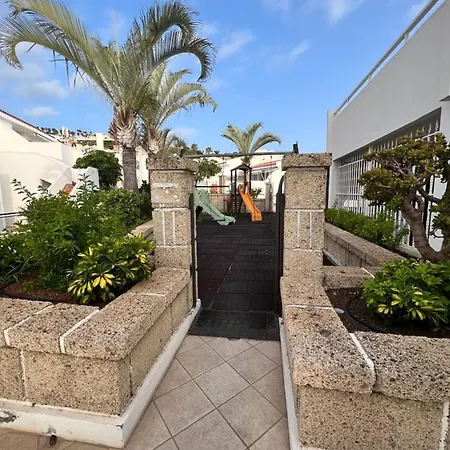 Lucy, Malibu Park * 아데제