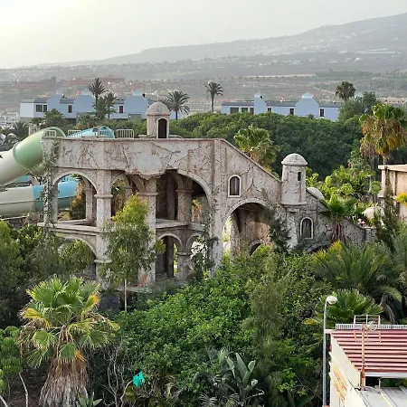 Lucy, Malibu Park Daire