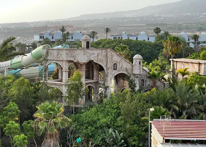 Lucy, Malibu Park Apartment