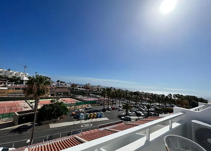 Lucy, Malibu Park Apartment